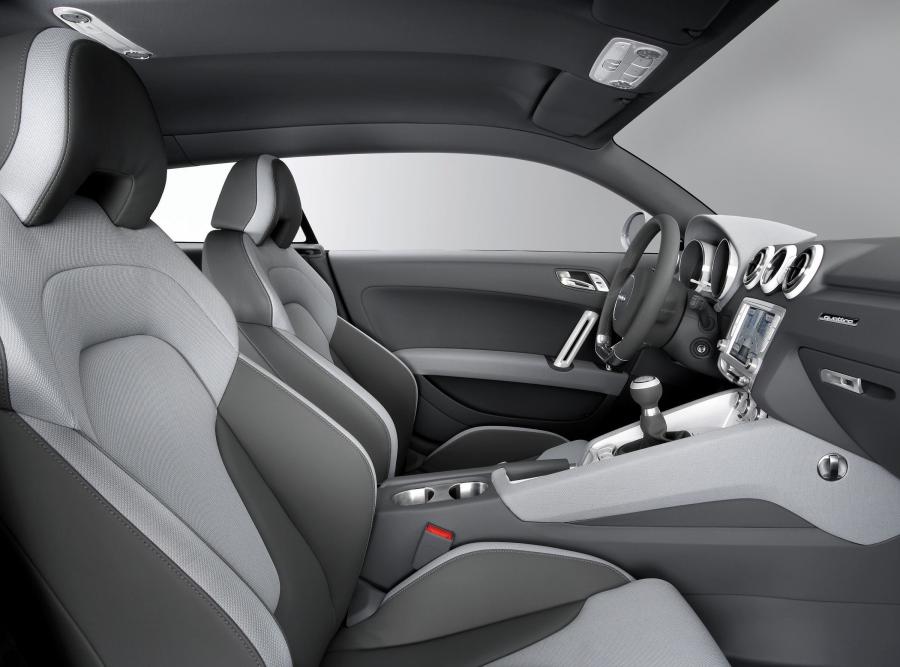 Интерьер Audi TT Shooting Brake Concept 2005 года  (фото 12 из 17)